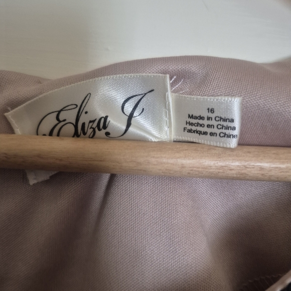 ELIZA J Lacy Bodycon Mini Shift Dress w Scoop Neck and 3/4 Sleeves Size 16 - Picture 4 of 7